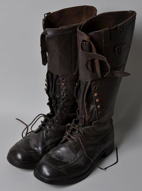 BRITISH WWI ROYAL FIELD ARTILLERY BOOTS.