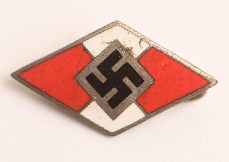 GERMAN WWII HITLER YOUTH CAP BADGE.