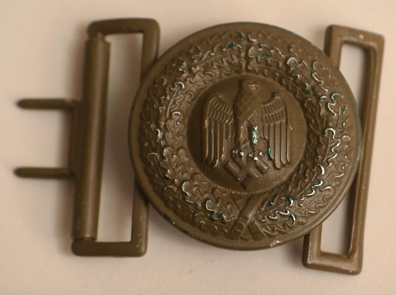 GERMAN WWII ARMY TROPICAL OFFICERS BELT BUCKLE.