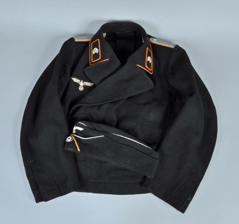GERMAN WWII ARMY PANZER CAVALRY RECONNAISSANCE OFFICERS TUNIC AND OVERSEAS CAP.