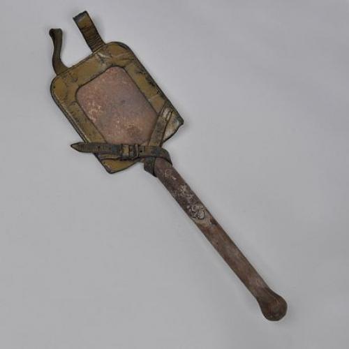  WWII GERMAN CAMOUFLAGE ENTRENCHING TOOL COMBINATION.