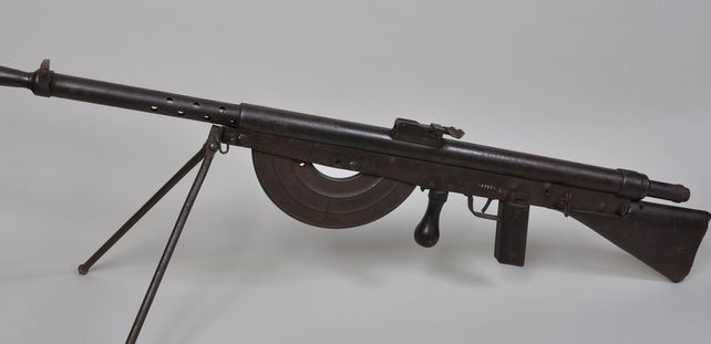 FRENCH WWI CHAUCHAT LIGHT MACHINE GUN.