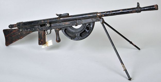 FRENCH WWI CHAUCHAT MACHINE GUN.