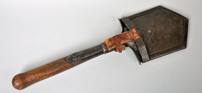 WWII POLISH ENTRENCHING TOOL