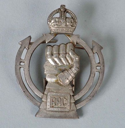 BRITISH WWII SOLID SILVER RAC BERET BADGE.