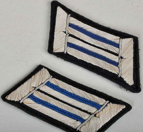 GERMAN WWII MEDICAL OFFICERS COLLAR PATCHES.