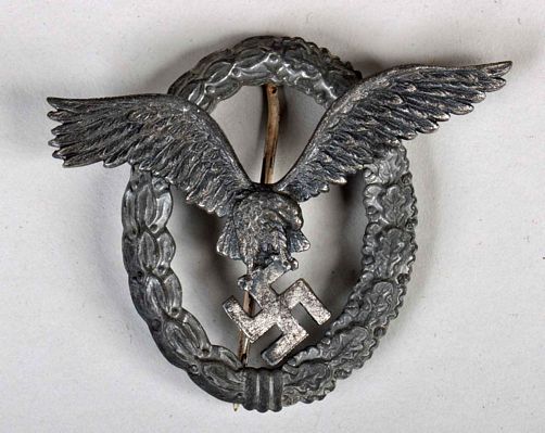 GERMAN WWII LUFTWAFFE PILOT'S LATE WAR BADGE.