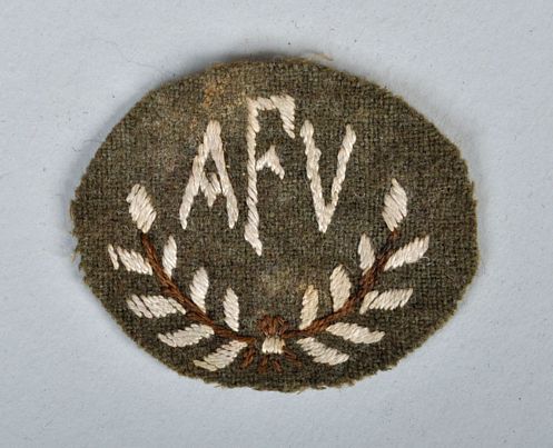 BRITISH WWII ARMOURED FIGHTING VEHICLE TRADE PATCH.