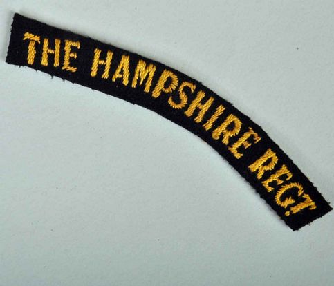 BRITISH WWII HAMPSIRE REGIMENT SHOULDER TITLE.