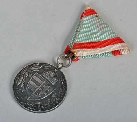 IMPERIAL AUSTRIAN AUSTRO/HUNGARIAN WAR MEDAL OF WWI.