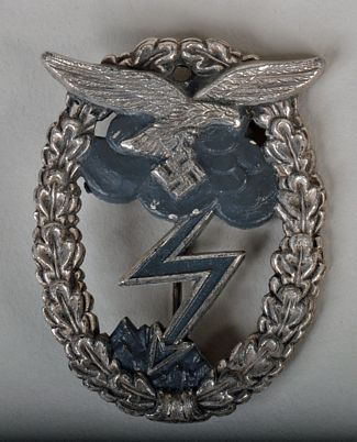 GERMAN WWII LUFTWAFFE GROUND COMBAT BADGE.