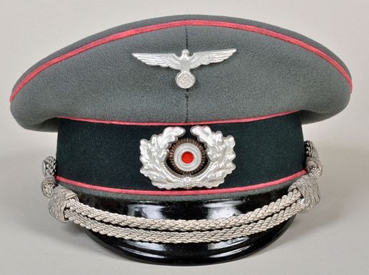 GERMAN WWII PANZER OFFICERS VISOR CAP.