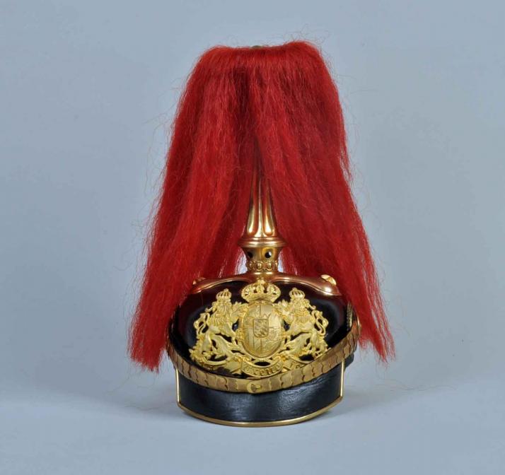 GERMAN WWI BAVARIAN ARTILLERY OFFICERS PICKELHAUBE WITH PARADE PLUME.