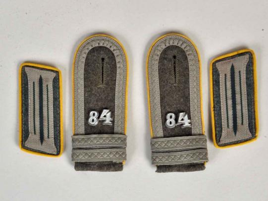 GERMAN WWII ASSAULT GUN INSIGNIA SET, SIGNALS.