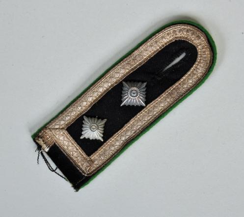 GERMAN WWII WAFFEN SS MOUNTAIN TROOPER SHOULDER BOARD.