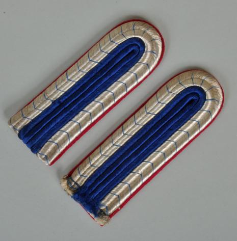 GERMAN WWII BAVARIAN STATE POLICE SHOULDER BOARDS.