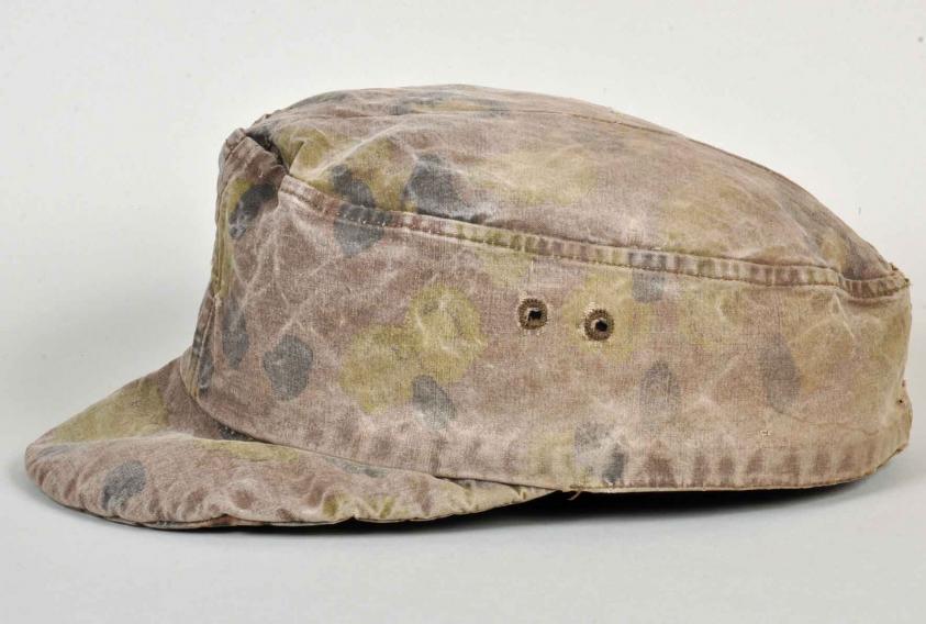 GERMAN WWII SS CAMOUFLAGE FIELD CAP.