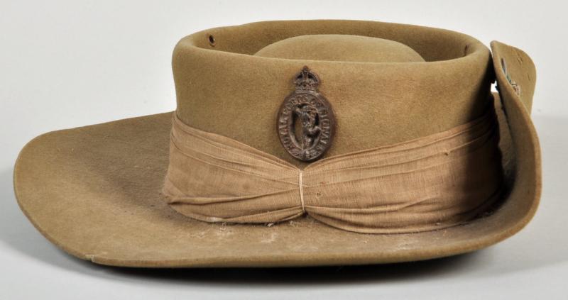 BRITISH WWII AIRBORNE SIGNALS SLOUCH HAT.