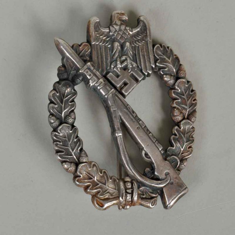 GERMAN WWII INFANTRY ASSAULT BADGE IN SILVER, MAKER MARKED.