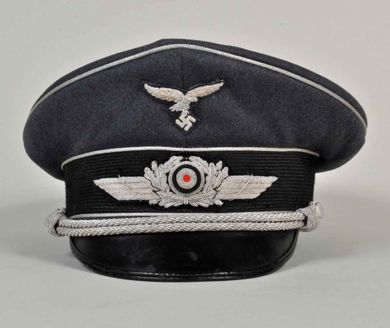 GERMAN WWII LUFTWAFFE OFFICERS VISOR CAP.