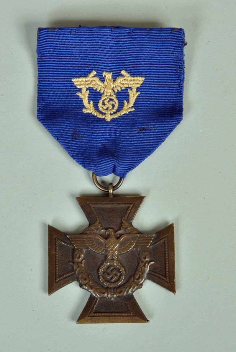 GERMAN WWII CUSTOMS SERVICE CROSS WITH ORIGINAL RIBBON.