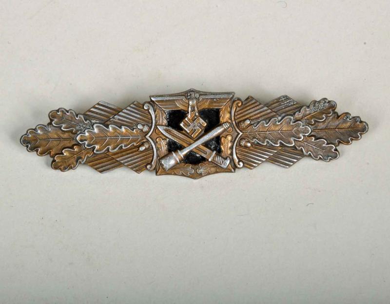 GERMAN WWII CLOSE COMBAT BAR IN BRONZE.