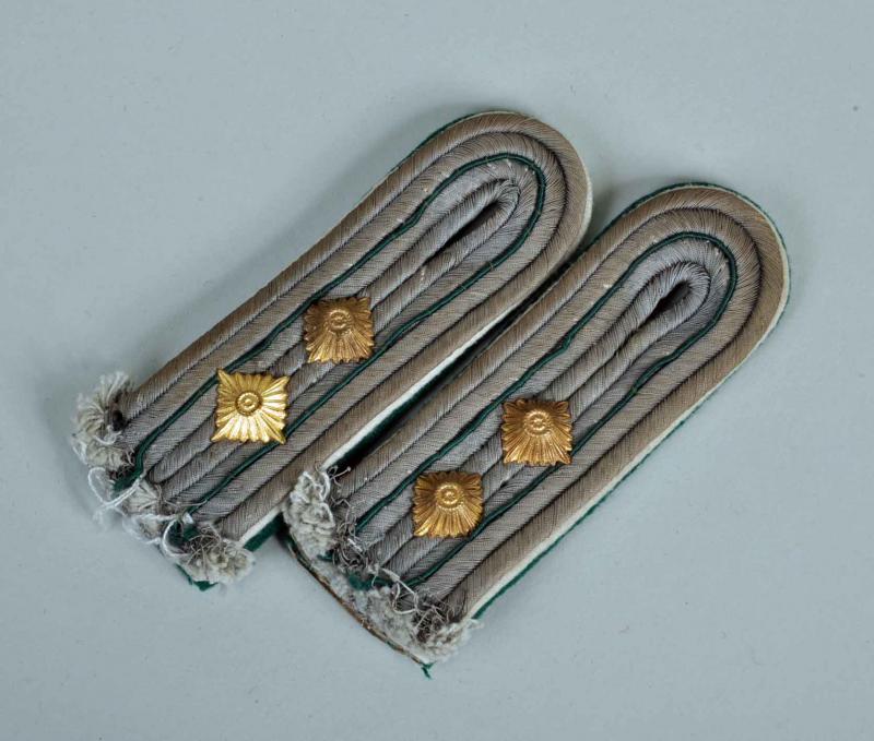 GERMAN WWII ARMY ADMINISTRATION OFFICERS SHOULDER BOARDS.