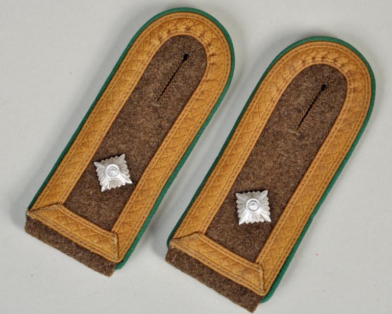 GERMAN WWII TROPICAL NCO SHOULDER BOARDS.