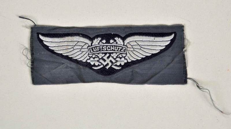 GERMAN WWII LUFTSCHUTZ M.43 CAP EAGLE.