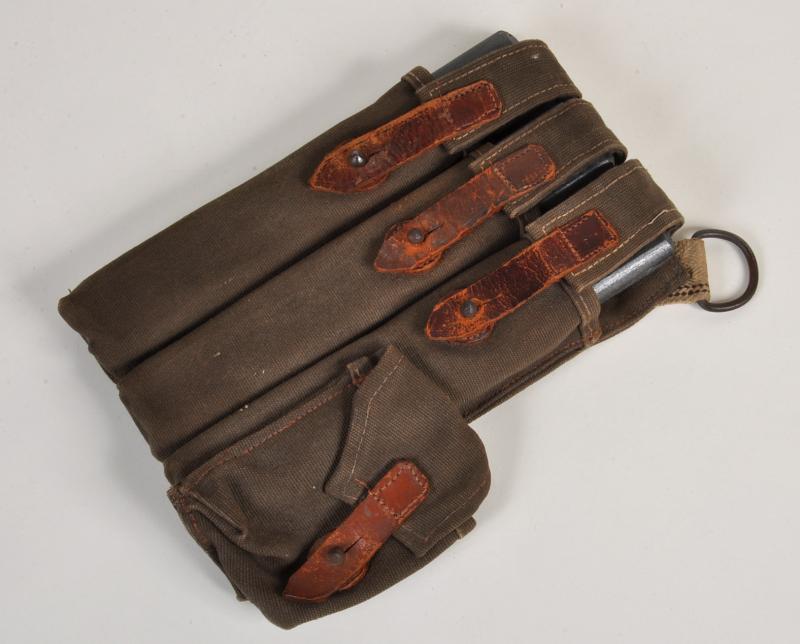 GERMAN WWII MP40 POUCH.