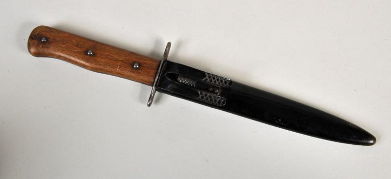 GERMAN WWII COMBAT FIGHTING KNIFE.