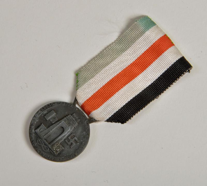 GERMAN WWII ITALIAN AFRIKA MEDAL.