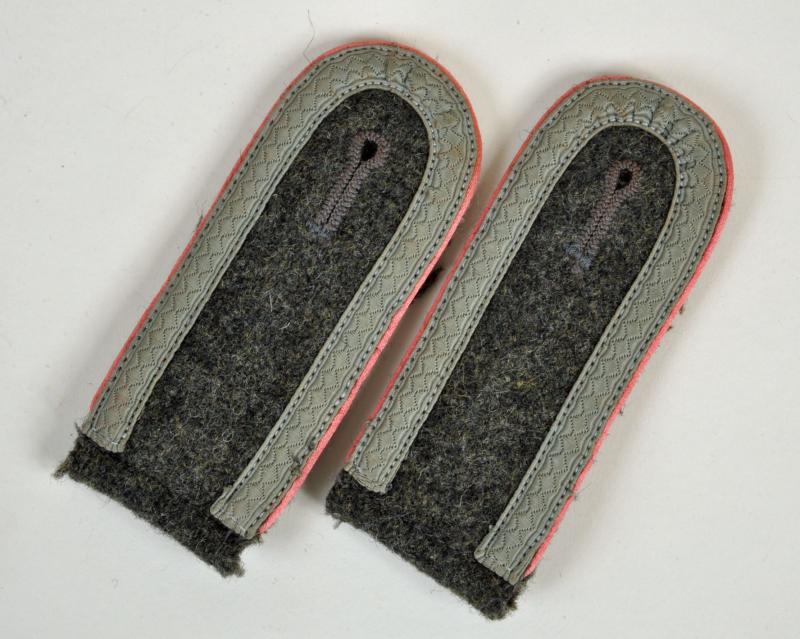 GERMAN WWII PANZER JAGER UNTEROFFIZIER’S SHOULDER STRAPS.