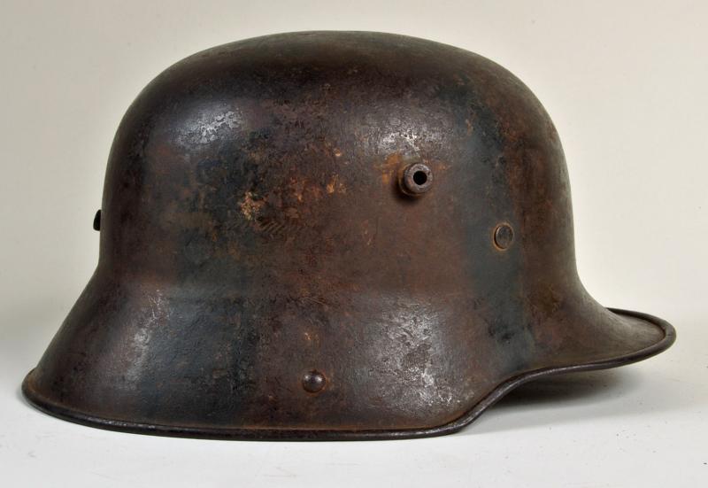 GERMAN WWI M.16 TRENCH HELMET.