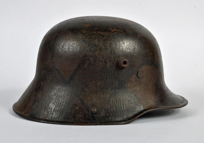 GERMAN WWI M.17 TRENCH HELMET.