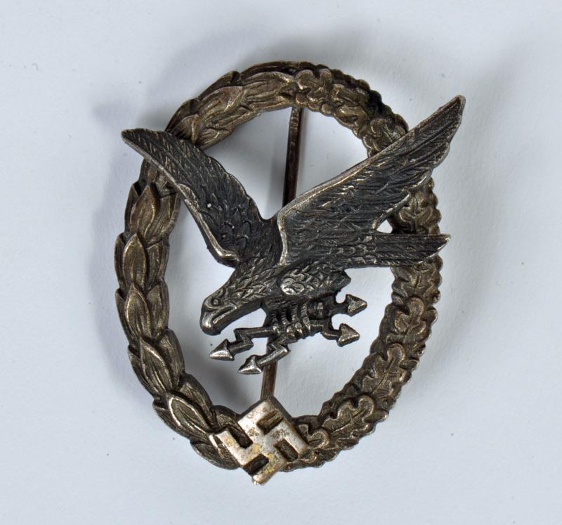 GERMAN WWII LUFTWAFFE WIRELESS OPERATOR/AIR GUNNER BADGE.