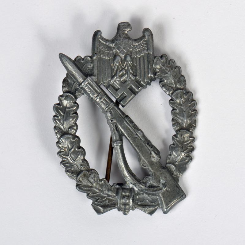 GERMAN WWII INFANTRY ASSAULT BADGE IN SILVER.