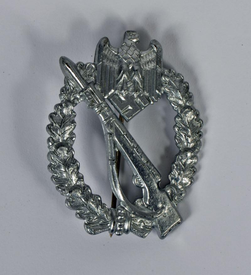 GERMAN WWII INFANTRY ASSAULT BADGE IN SILVER.