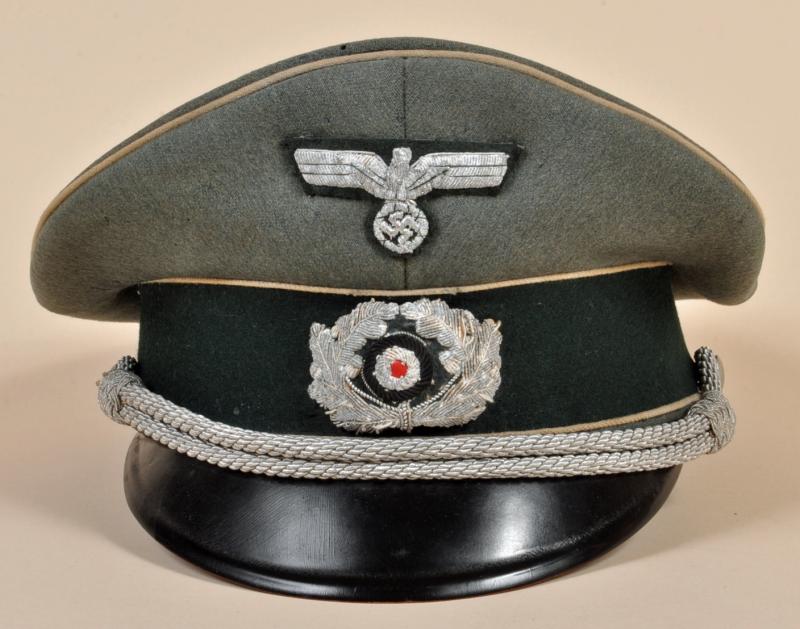 GERMAN WWII INFANTRY OFFICERS VISOR CAP.