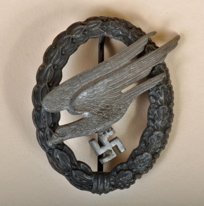 GERMAN WWII LUFTWAFFE PARATROOPER BADGE.