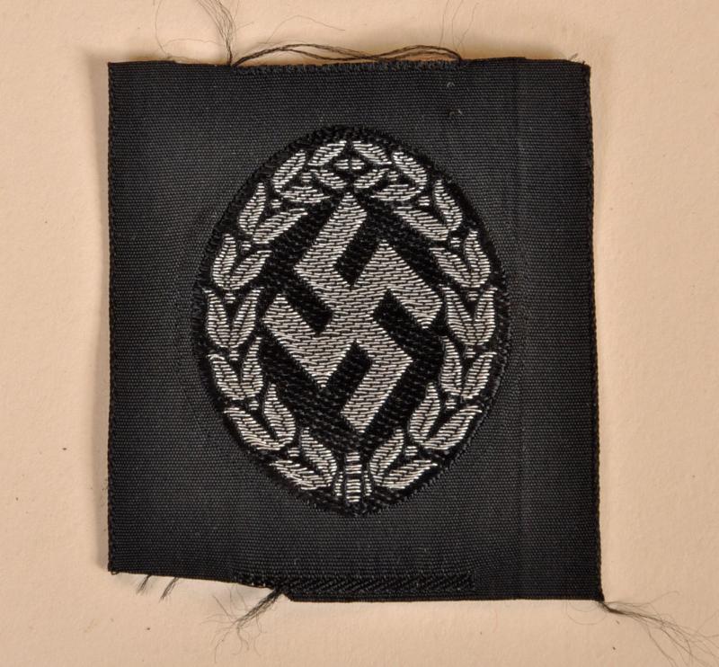 GERMAN WWII UKRAINIAN SCHUTZMANNSCHAFT OFFICERS CAP BADGE.