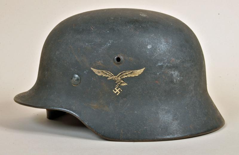 GERMAN WWII SINGLE DECAL LUFTWAFFE M.35 HELMET.