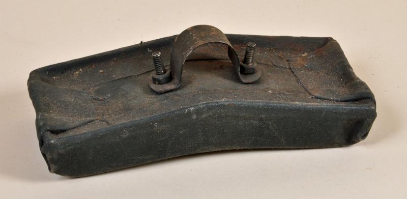 GERMAN WWII MG34/42 REPRODUCTION FRONT LEG PAD.