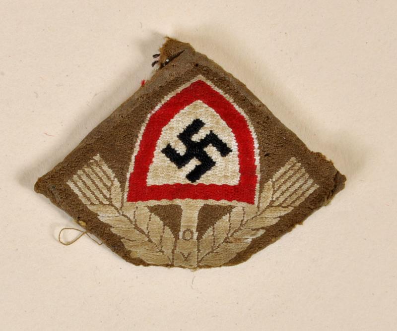 GERMAN WWII RAD BEVO WOVEN CAP INSIGNIA.