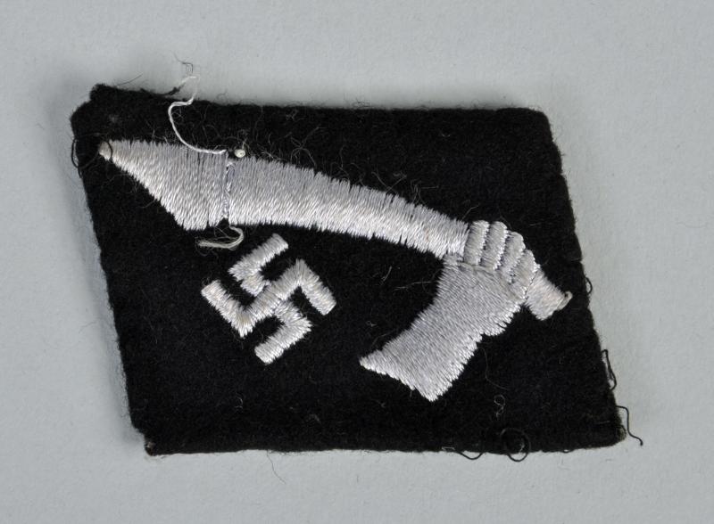 GERMAN WWII SS HANDSCHAR DIVISION COLLAR PATCH.