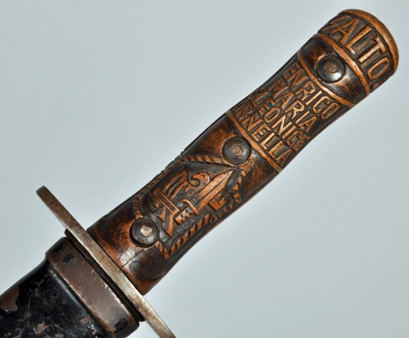 ITALIAN WWII CARVED HANDLED FIGHTING KNIFE.