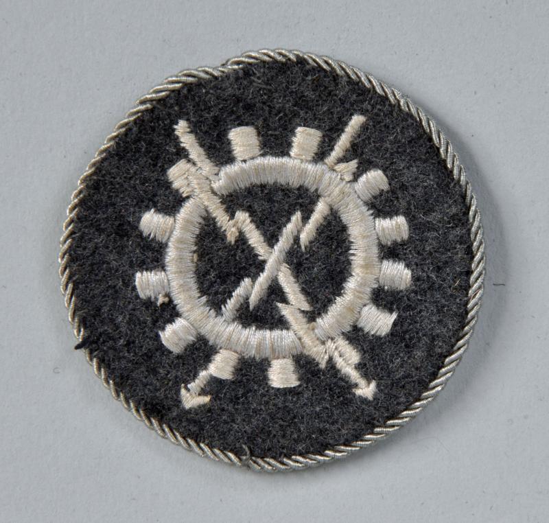 GERMAN WWII LUFTWAFFE AIR SIGNAL EQUIPMENT NCO ARM BADGE.