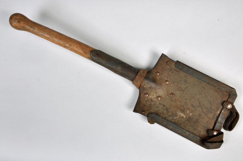 GERMAN WWI ENTRENCHING TOOL WITH ERSATZ STEEL COVER.