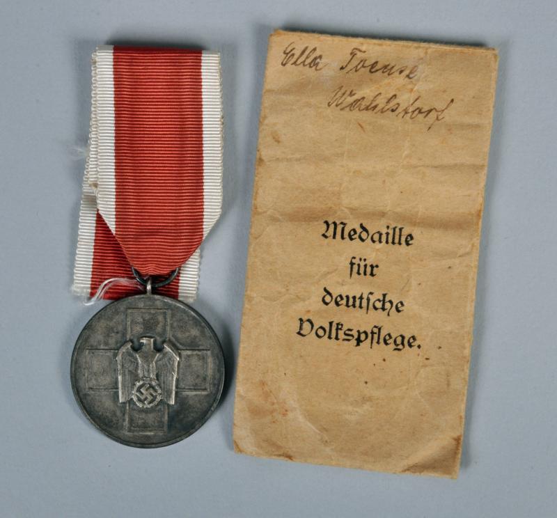 GERMAN WWII SOCIAL WELFARE MEDAL IN ITS PACKET.