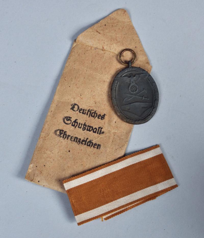 GERMAN WWII WEST WALL MEDAL IN PRESENTATION PACKET.